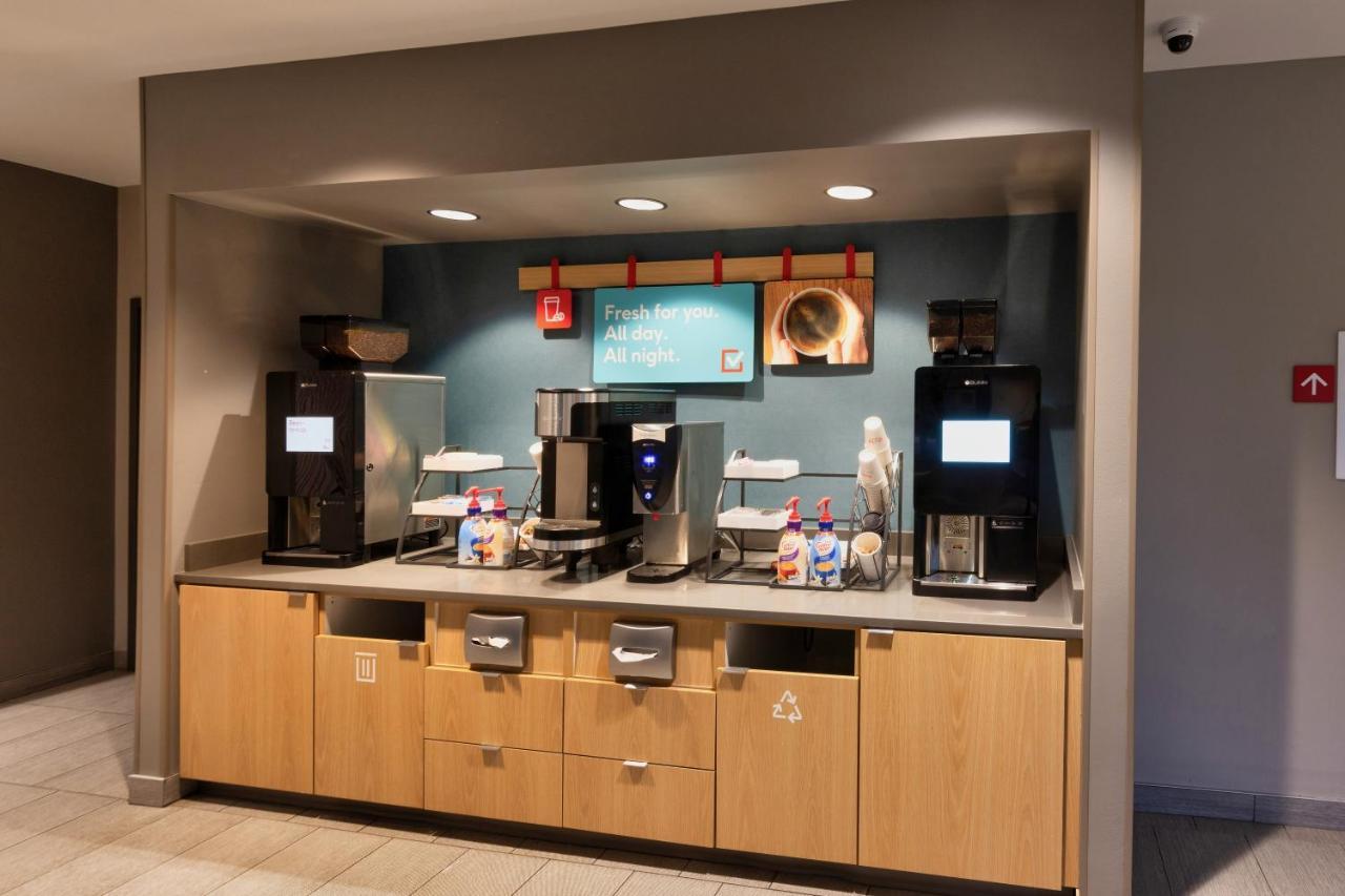 Avid Hotels - Denver Airport Area By Ihg Екстериор снимка