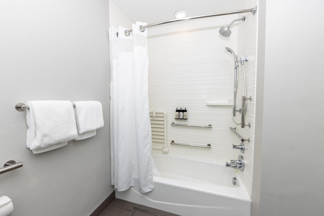 Avid Hotels - Denver Airport Area By Ihg Екстериор снимка