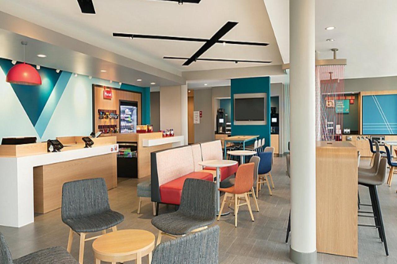 Avid Hotels - Denver Airport Area By Ihg Екстериор снимка