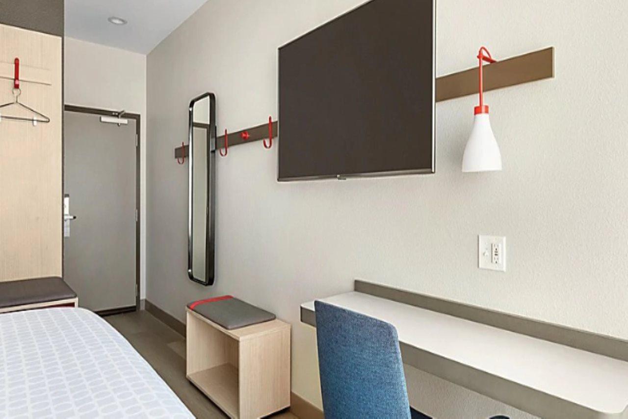 Avid Hotels - Denver Airport Area By Ihg Екстериор снимка
